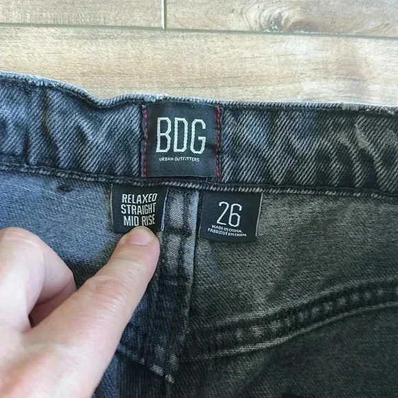Urban Outfitters BDG Relaxed Straight Mid Rise Black Wash Jeans Sz 26 - Picture 5 of 9